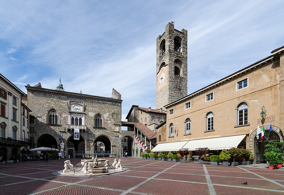 Piazza Vecchia: cosa vedere nel cuore storico di Bergamo Alta
