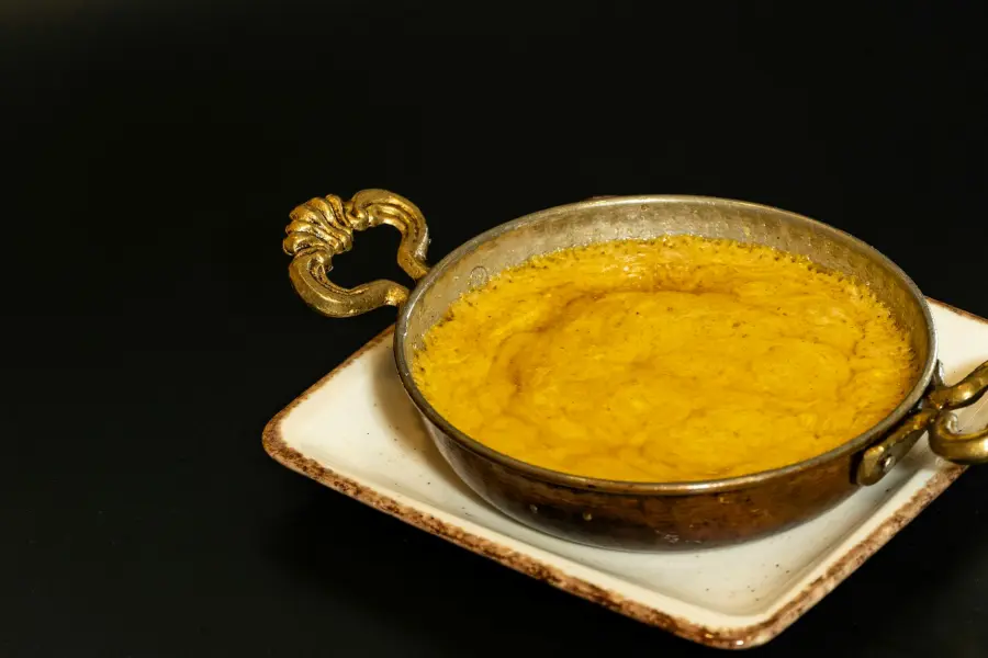 La polenta taragna: storia del piatto simbolo delle valli bergamasche, farina di grano saraceno e ristoranti dove mangiarla come una volta