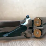 Controlli nelle strutture ricettive, pistola clandestina nascosta tra flaconi: due arresti a Bergamo